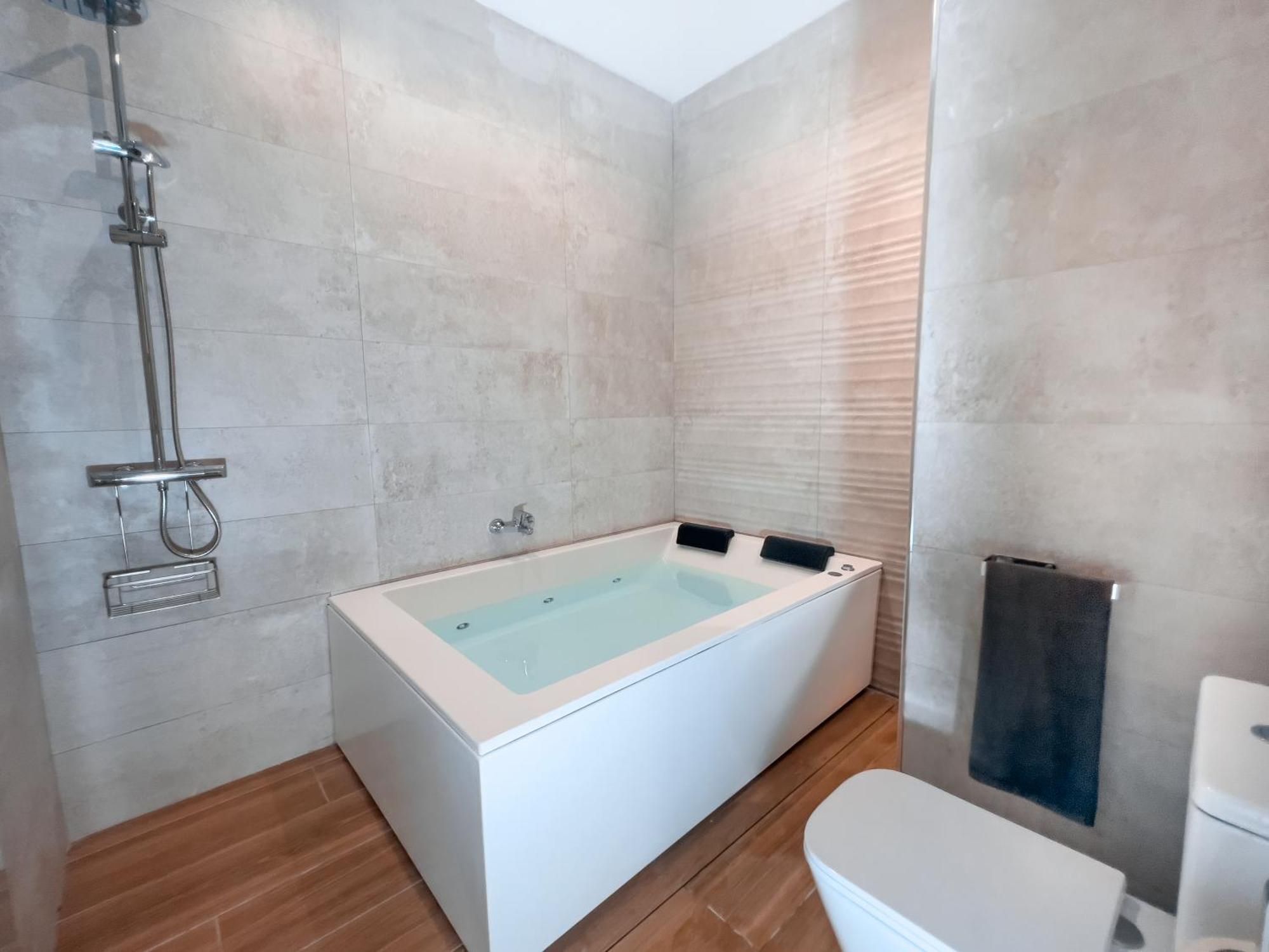 Acogedor Estudio En Triana Con Jacuzzi Y Wifi Sevilha Exterior foto